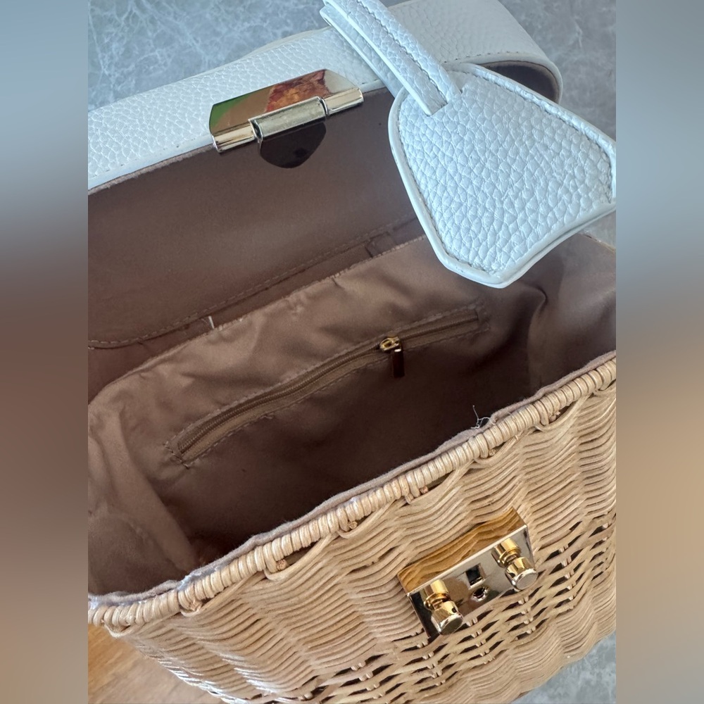 White and Tan Woven Women’s Bag - Picture 3 of 3